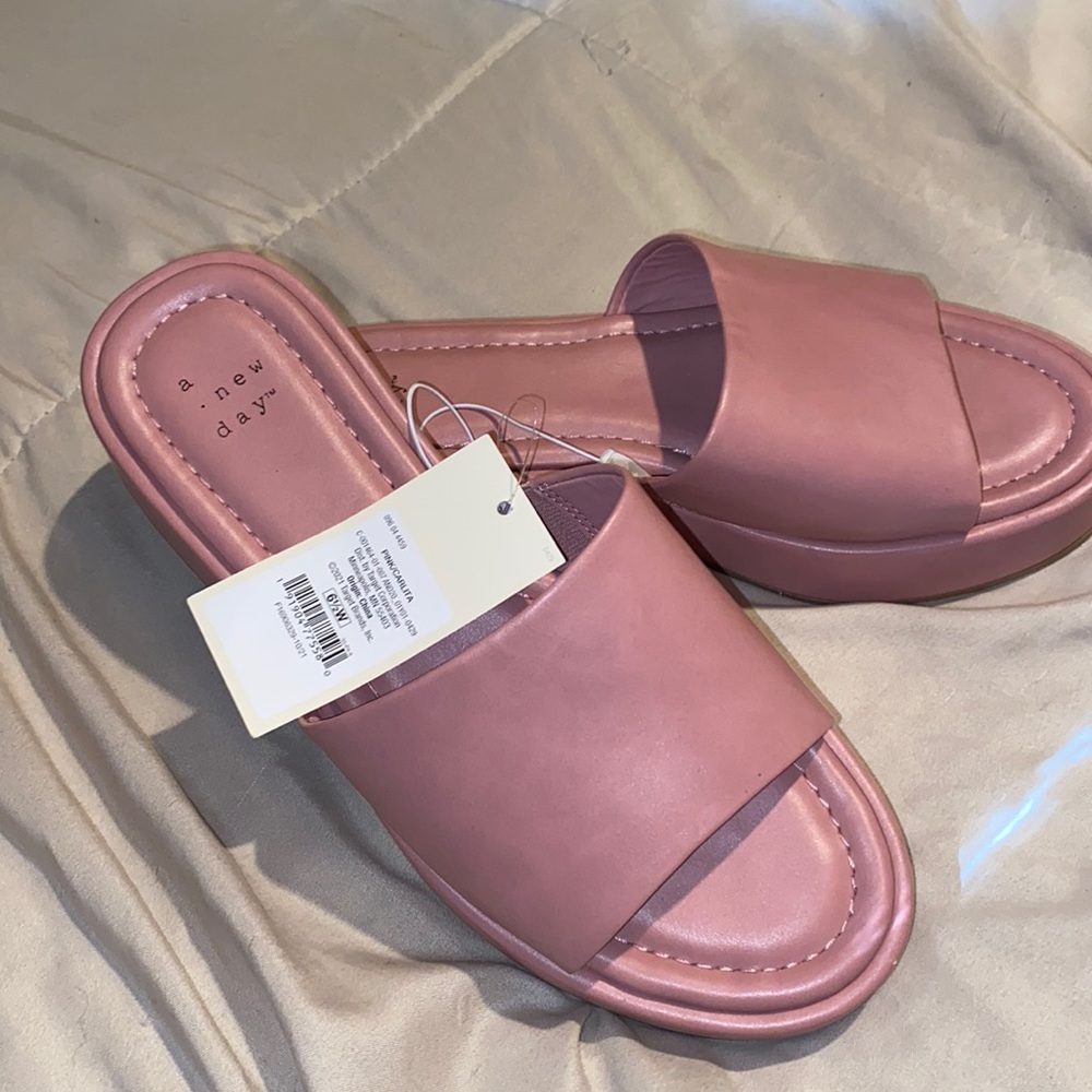 Pink sandals 🩴